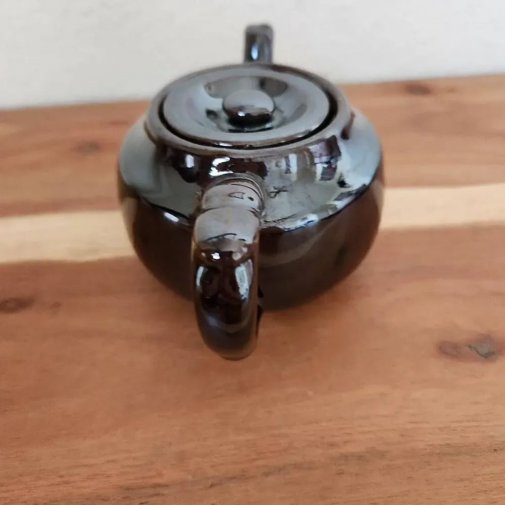 Black glossy Chinese teapot small with lid